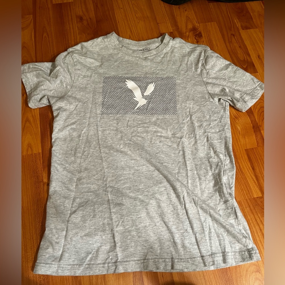 American Eagle men’s super soft, small standard fit T-shirt